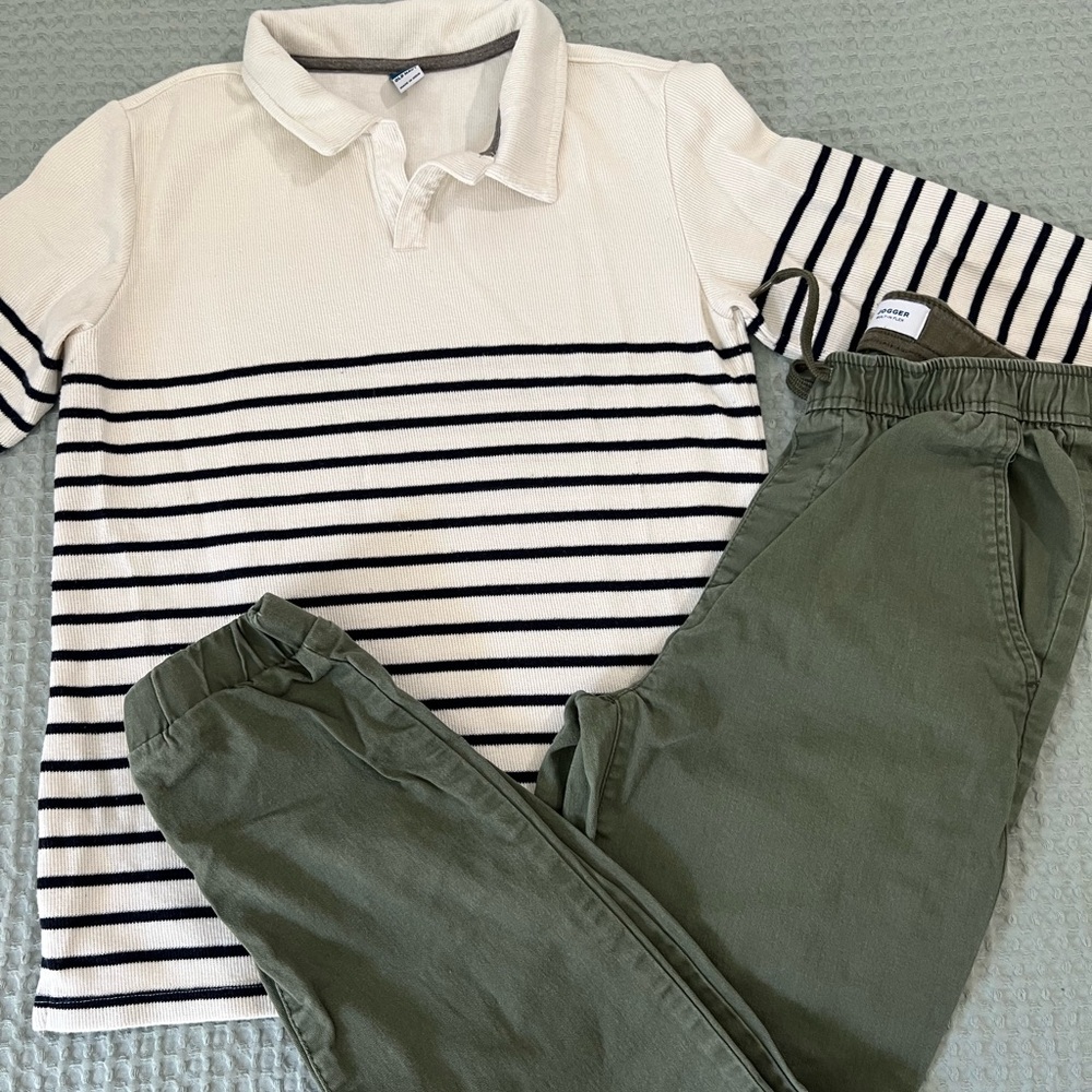 ⭐️3/$30⭐️ Old Navy boys outfit - size XL (14/16)